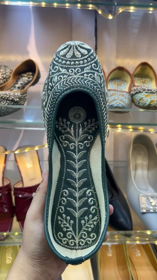 Dark Green Embroidered Jutti