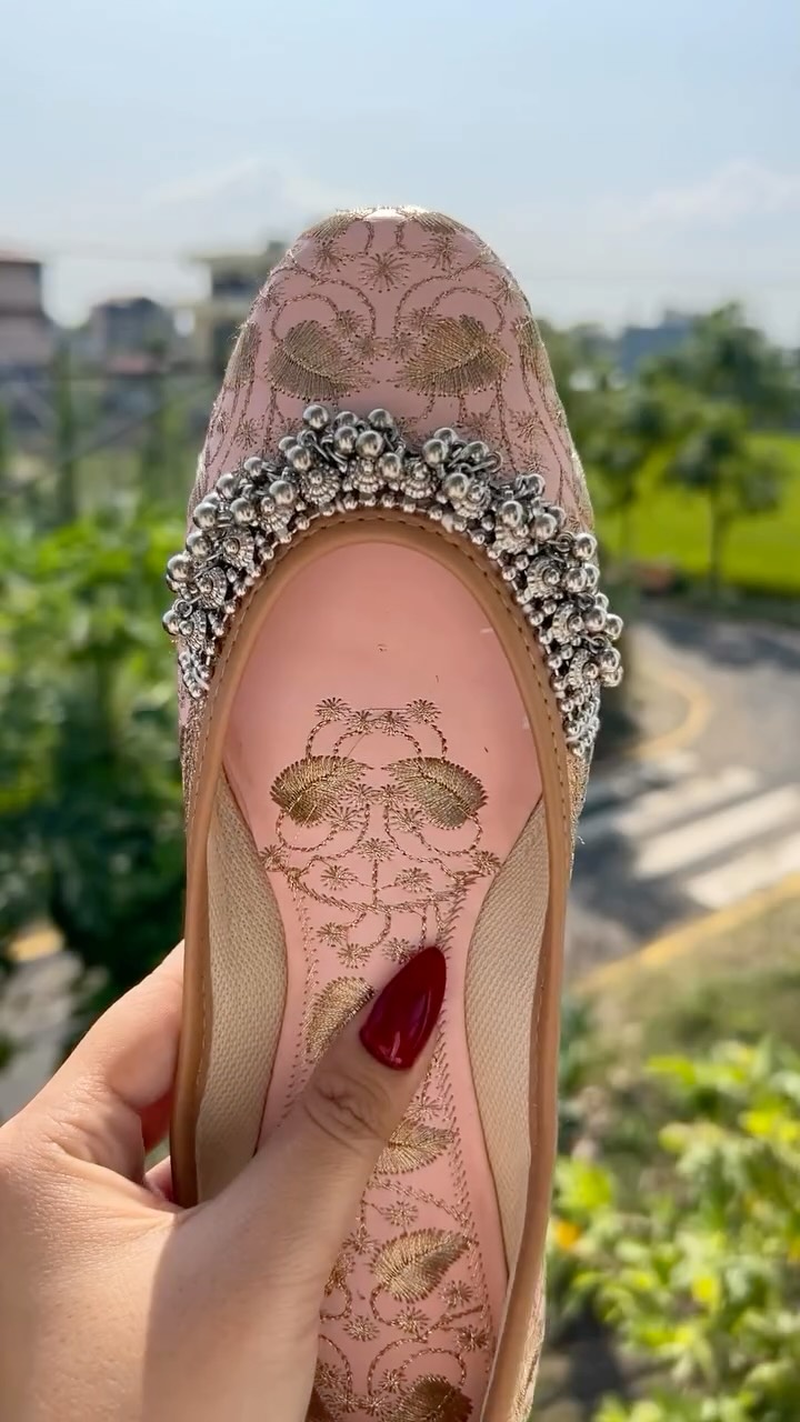 Pretty in Pink festive embroidered jutti